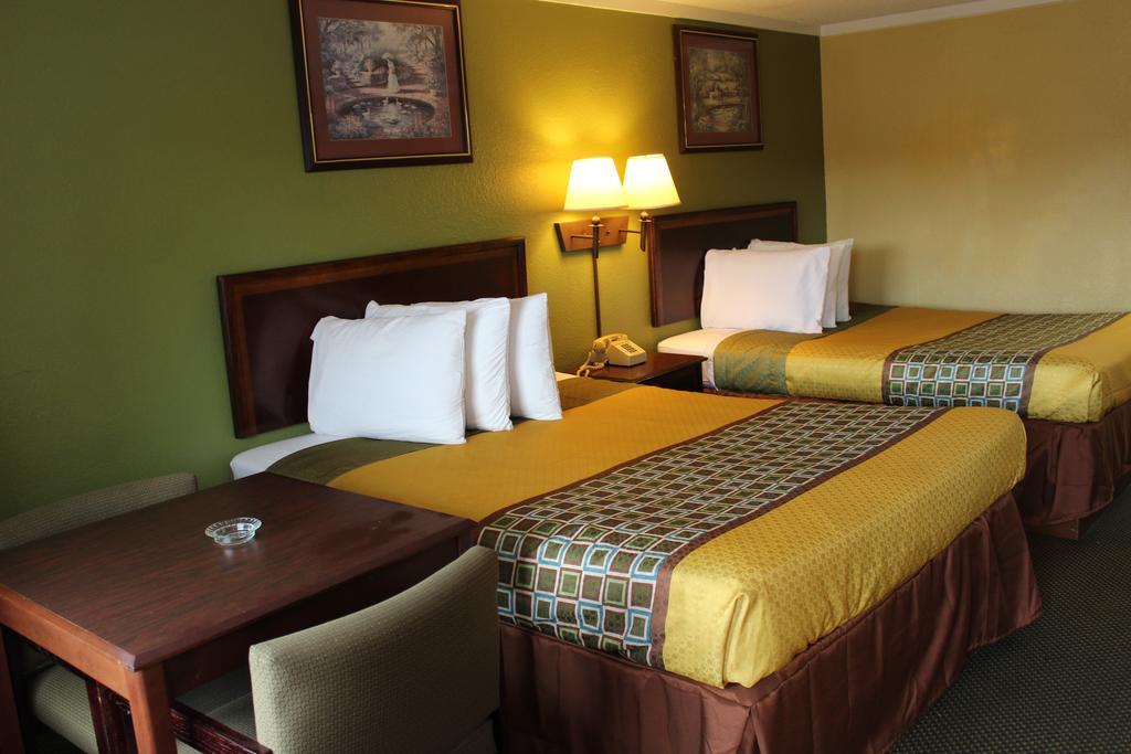 America'S Best Value Inn Коньєрс Екстер'єр фото