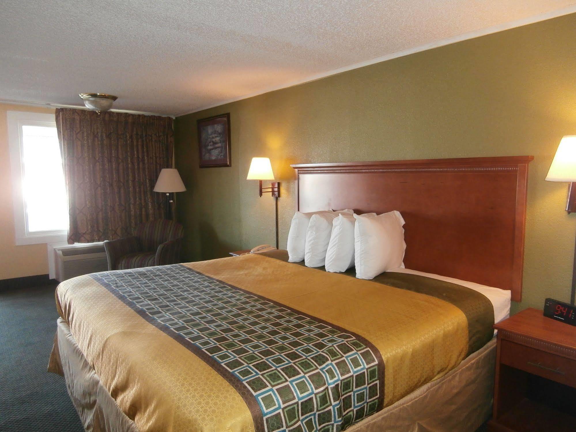 America'S Best Value Inn Коньєрс Екстер'єр фото