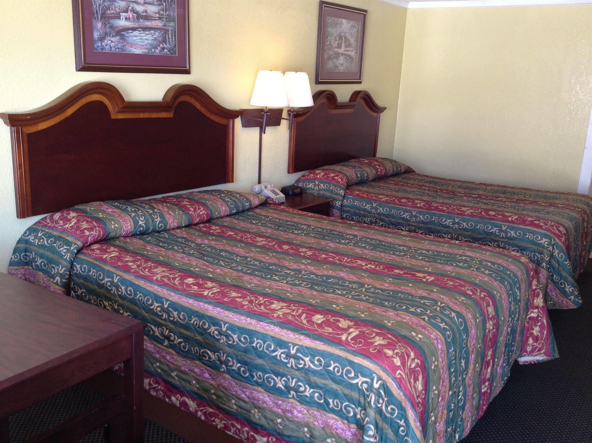 America'S Best Value Inn Коньєрс Екстер'єр фото