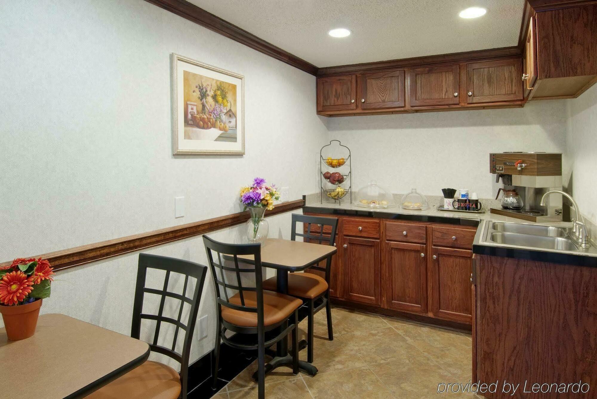 America'S Best Value Inn Коньєрс Ресторан фото