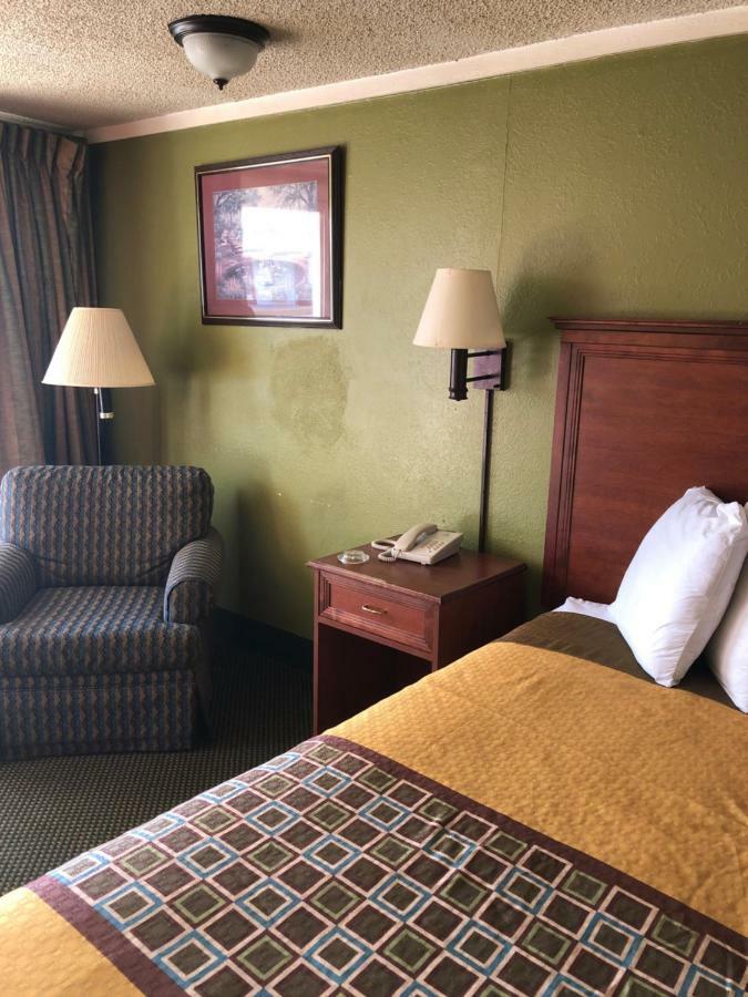 America'S Best Value Inn Коньєрс Номер фото